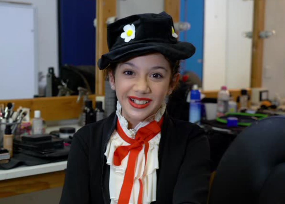 UNICEF_Italia's tweet image. Lei è Giulia Golia, 12 anni e un talento invidiabile per il canto. L'anno scorso era tra i "prodigi" in gara, oggi è co-conduttrice dello show accanto a Serena Autieri e Flavio Insinna.

Piccoli #Prodigi crescono. 
Aiutiamo a crescere anche i bambini meno fortunati, DONA al 45525