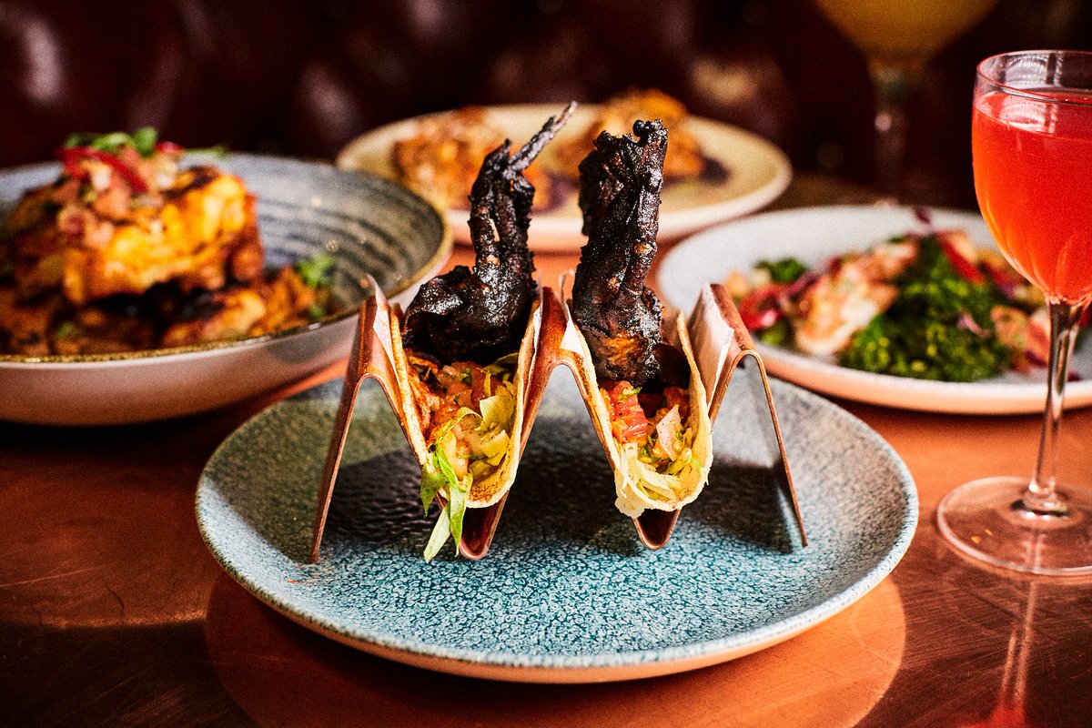 La Bodega Negra tweet media