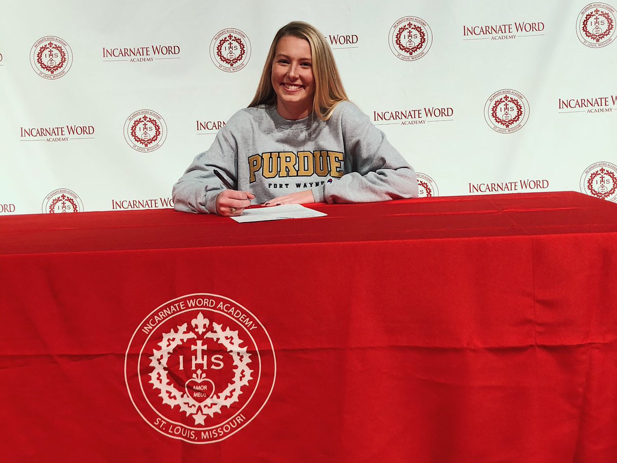 montandonfaithh's tweet photo. So excited to OFFICIALLY be part of the family @MastodonWSoccer See you next August 😃🌟 &amp; special thanks to these people (&amp; Coach Spot) for getting me here https://t.co/X1i2jPvuBO