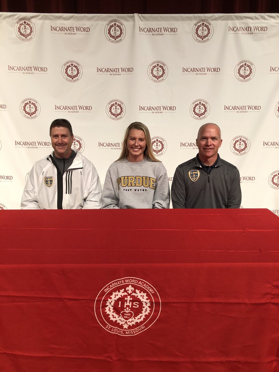 montandonfaithh's tweet photo. So excited to OFFICIALLY be part of the family @MastodonWSoccer See you next August 😃🌟 &amp; special thanks to these people (&amp; Coach Spot) for getting me here https://t.co/X1i2jPvuBO