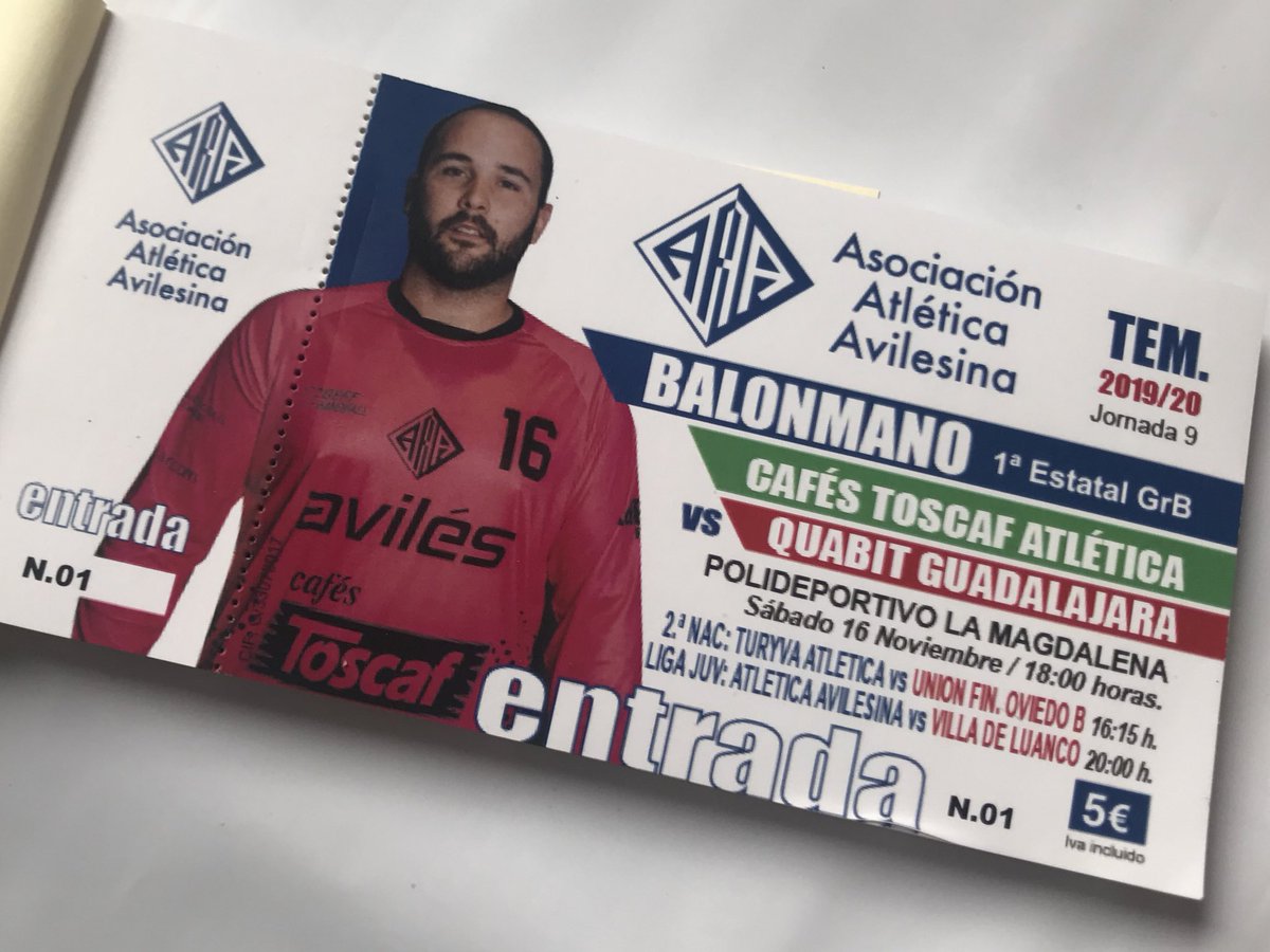 Avilesina_'s tweet photo. Y el protagonista de la entrada para el @Cafes_Toscaf Atlética Vs Quabit @bmguadalajara es.... nuestro portero @cokeglez Hazte con ella y por solo 5€ disfrutarás en sesión triple del mejor balonmano con nuestro filial @VIAJESTURYVA y depsues con el Juvenil https://t.co/poq5R0mVSI
