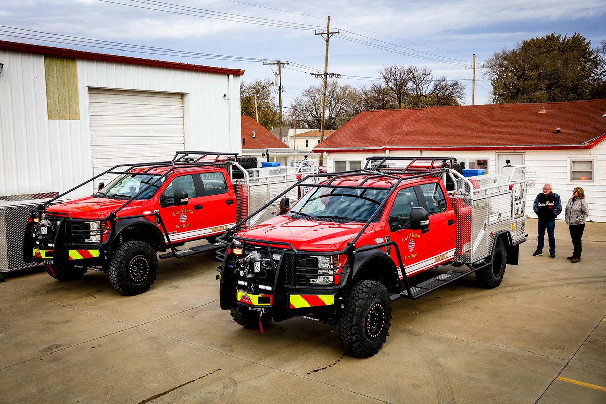 WeisFireSafety's tweet photo. We always enjoy showing off a brand new apparatus to the customer. These two Weis Quick Attacks for the Los Alamos County Fire Department are equipped with everything a brush truck might need to protect lives and property. #weisfiresafety #weisquickattack #fireapparatus https://t.co/cWMiM2xhL2