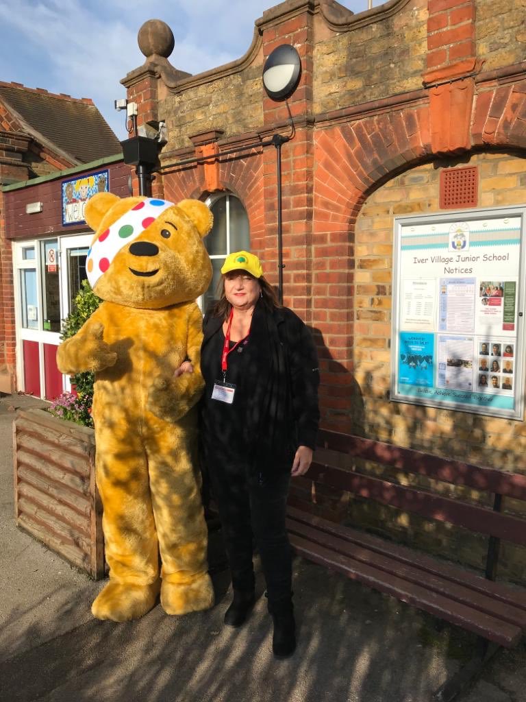 farnhamsvols's tweet photo. Burnham Beeches Rotary and Farnhams Volunteers out and about with Pudsey raising money for children in need #bbccin #pudsey #childreninneed #pudseybear #burnhambeechesrotary #charity #community #happy #farnhamcommon #farnhamroyal #charityfundraiser https://t.co/9lfiXrWvJN