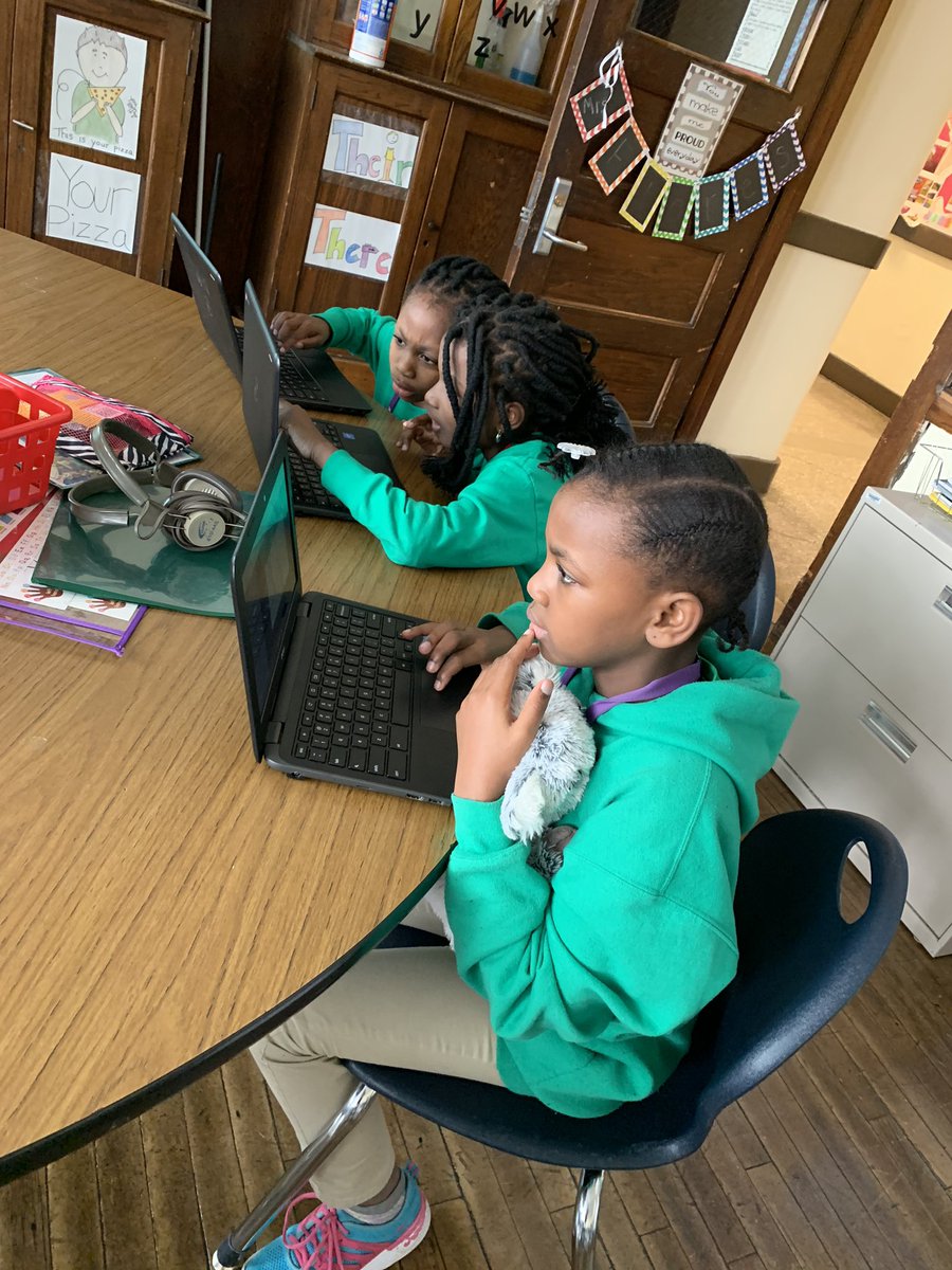 MrsFloresENL's tweet photo. So exciting to show students how to use @thinglink because of an amazing @RCSDeLearning pd ! @RCSDRIA @TDade #rcsdonefamily https://t.co/APqrh6jpyd