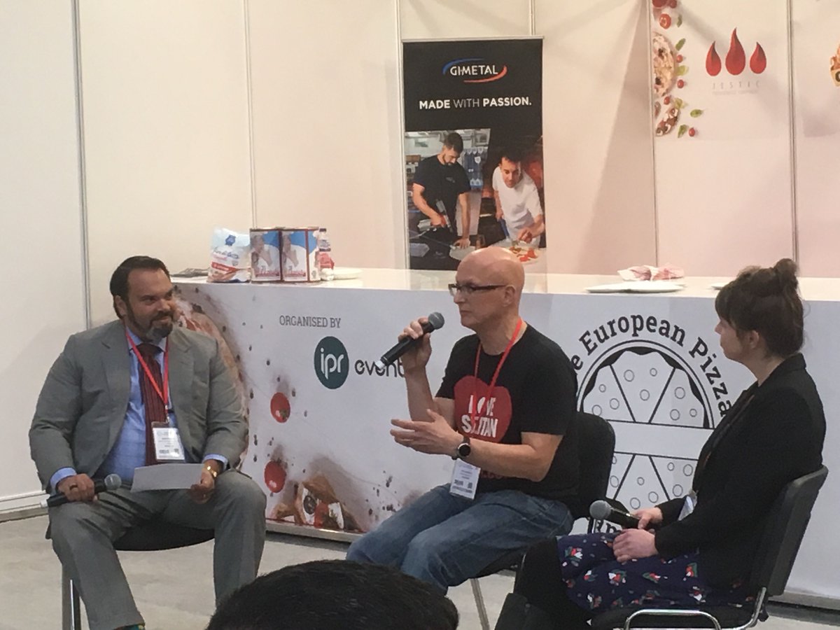 LoveSeitanUK's tweet image. We’ve had a great day at the @Pizzapastashow in London! We’ve been making new friends, cooking up a seitan storm and Steve has even been sharing his expertise on a panel 🌱🥘 #pizzapastashow