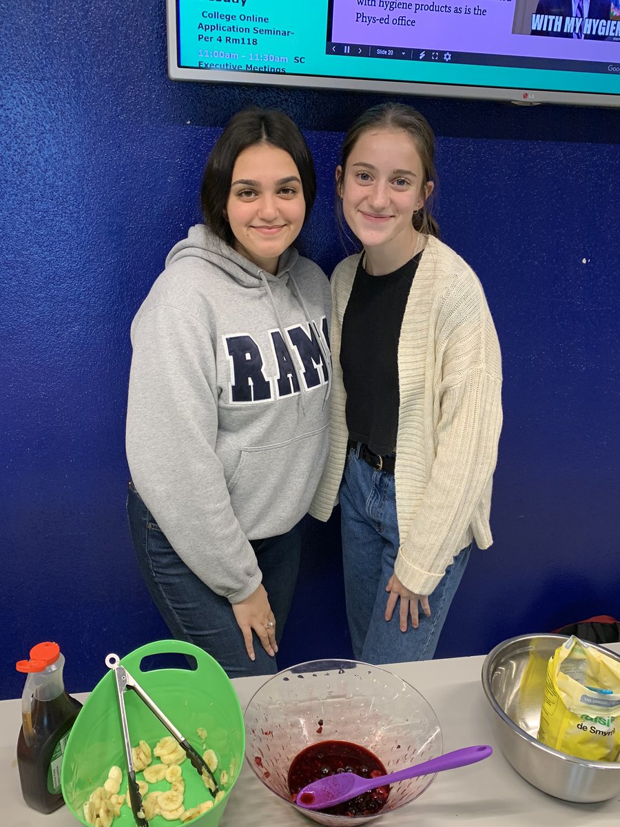 Over 100 bowls of oatmeal served this morning by our healthy schools committee!  #yum #healthyliving <a href="/LaurierSS/">Laurier SS</a>