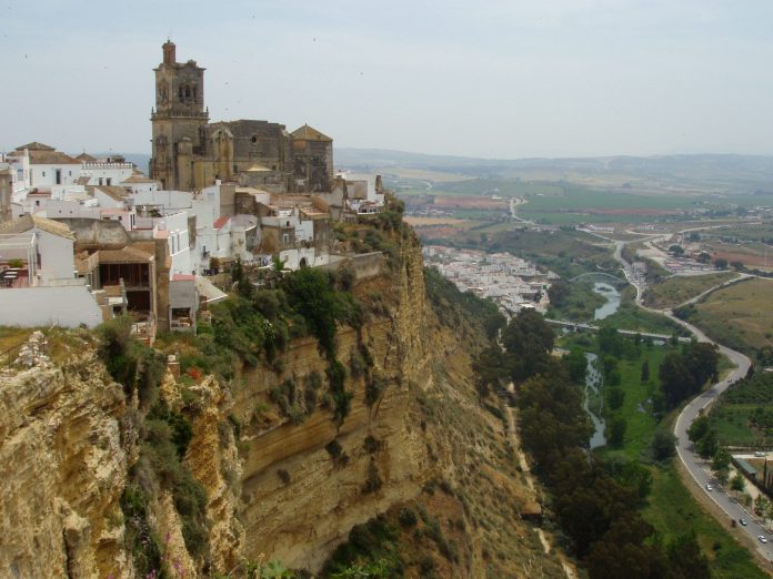 viveandalucia's tweet photo. #ViveAndalucia | Ruta por los pueblos blancos de Cádiz https://t.co/ntC3euASGx vía @guiandalucia #Cadiz https://t.co/KfdjtQD2q1