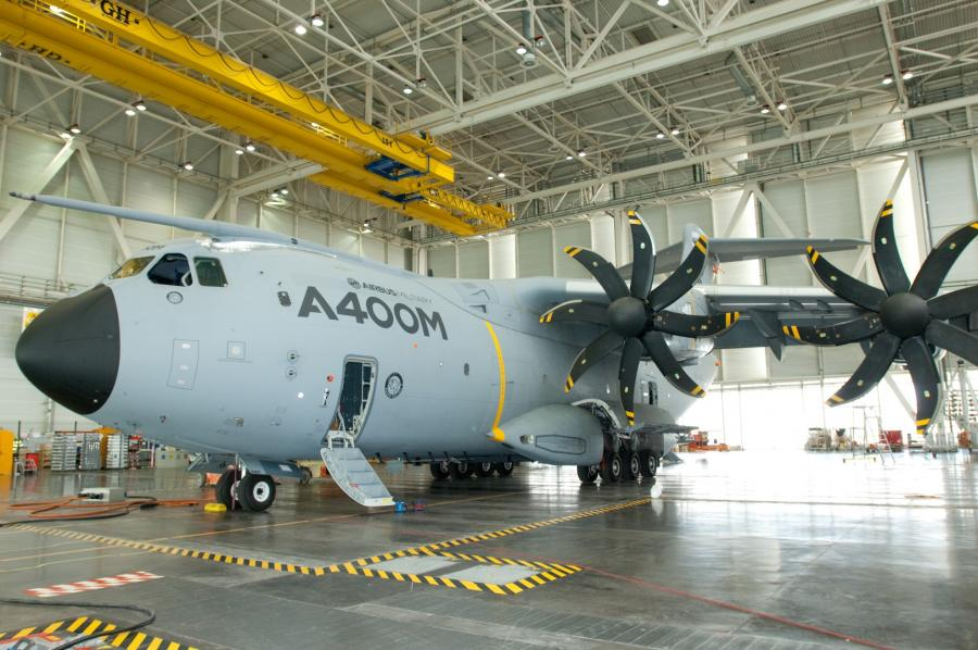 BelgiumDefence's tweet photo. Communiqué de presse : Un hangar moderne pour les nouveaux avions de transport du ministère de la Défense à #Melsbroek #BRUMIL Début de la construction d'un hangar de 13.621 m² pour les #Airbus #A400M en mars 2020 https://t.co/812ovPtWW6 https://t.co/6WtR74pMR6