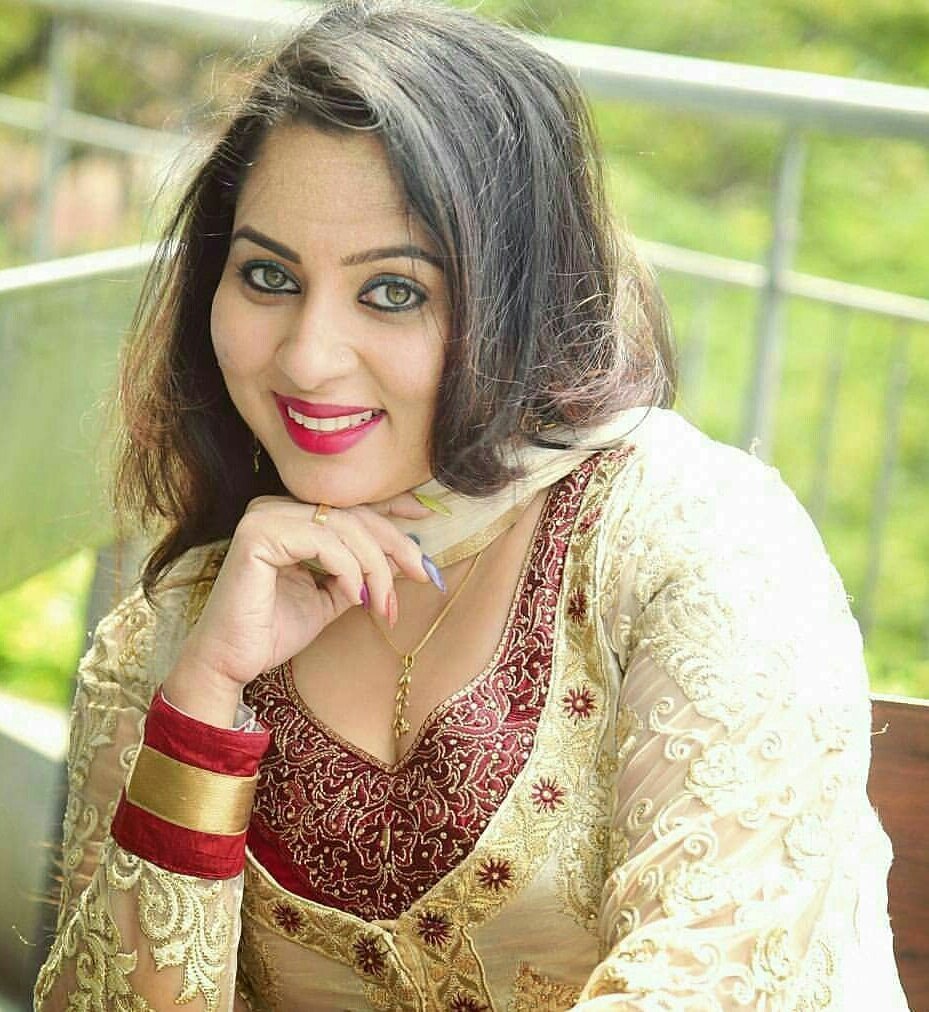 Sreeya Remesh Malayam Actress, iiQ8, SreeyaRamesh Hot Mallu Indian film actress