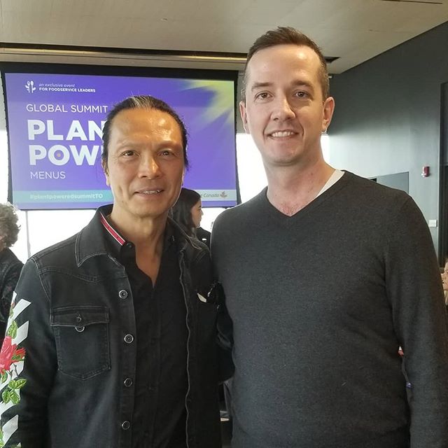 ChefHoots's tweet photo. Met with @susurlee today at the Global Summit. Solid dude with a great energy. #cheflife #toronto #amsterdambeer #amsterdambrewhouse #amsterdambarrelhouse

📸 https://t.co/YI8lyF6cKY via https://t.co/WTTIrpLb2w https://t.co/wFyAMEWZEV