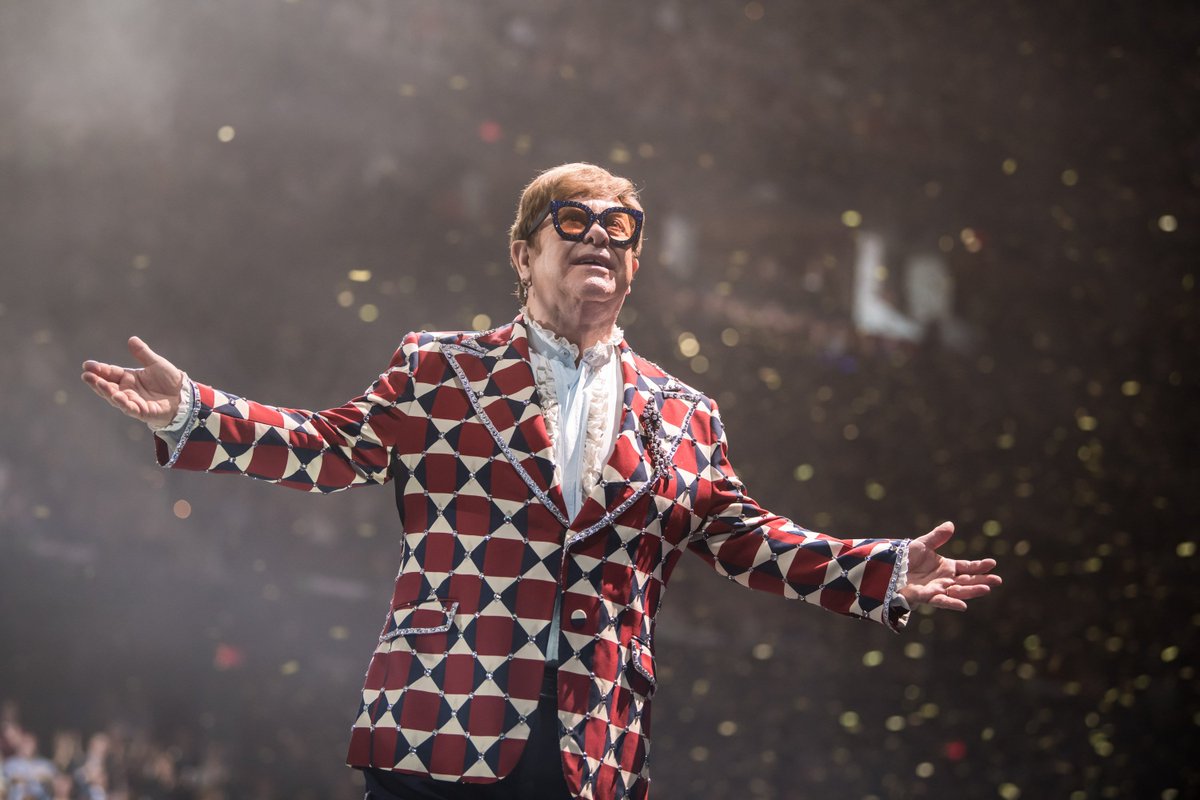 eltonofficial's tweet photo. Ready to party, @PPGPaintsArena? 🎊 The #EltonFarewellTour is in Pittsburgh today! 🇺🇸✨

📷: Ben Gibson https://t.co/gmyipx7Fmu