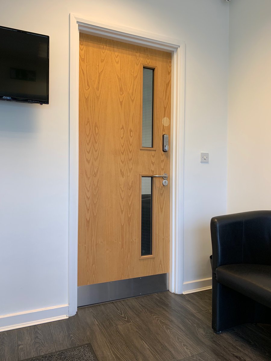 NeilSignsLtd's tweet image. Old doors look new #3M have a massive range to choose from #Architectural #Hotels #Interiordesign