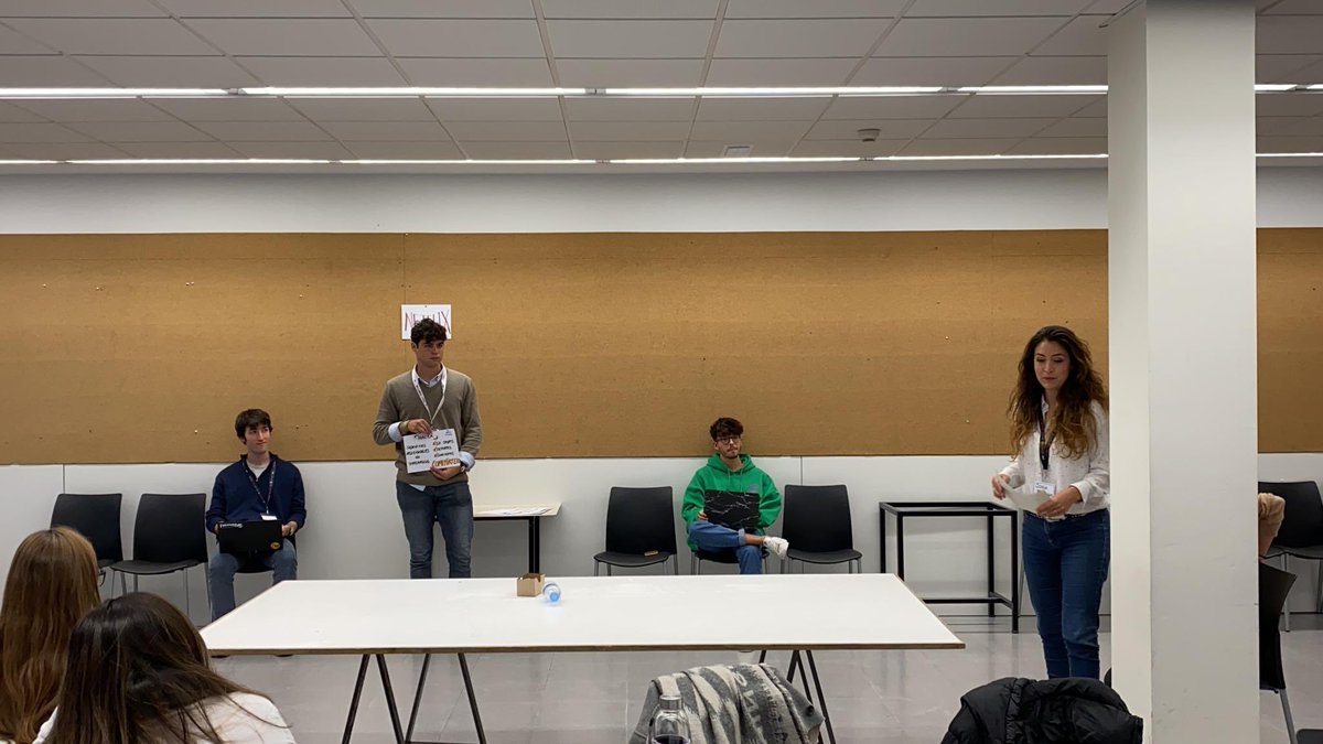 PHDSpain's tweet photo. Nuestros participantes están proponiendo grandes ideas y todas con la innovación como principal actor 🚀🚀 #InnovationWeekCEUPHD  ¡Como estamos disfrutando! 💥😎 @RuthFalquina @walkingplanner https://t.co/gRRh3Bk9pl