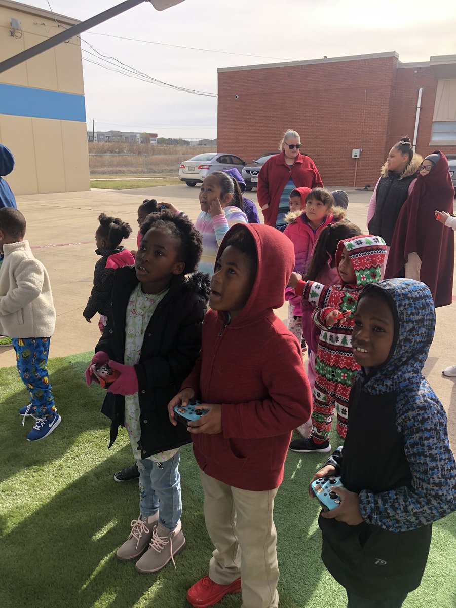 Our chocolate selling scholars are loving their reward for all their hard work.  Awesome job scholars, and a huge thank you to our fantastic PTO!   @martina_aileen @LA_MitchellBlvd