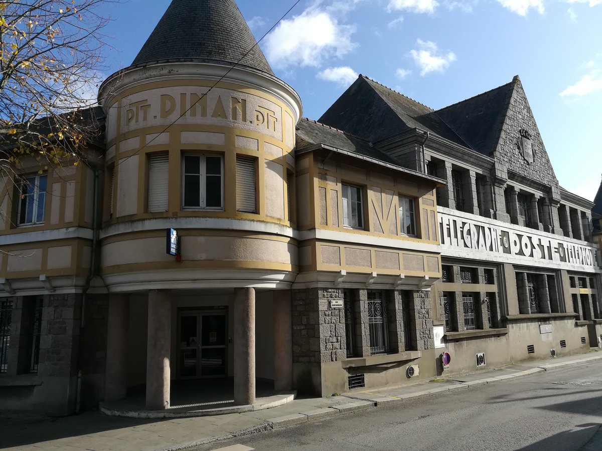 LE BUREAU DE POSTE 📦
💳 Ce bâtiment est construit dans les années 1930, de style art déco.
📬 Il évoque le patrimoine dinannais, avec ses deux tours et ses faux pans de bois en béton.
▶ Dans la rotonde Ouest, huit peintures murales représentent la vie à Dinan #patrimoine #archi