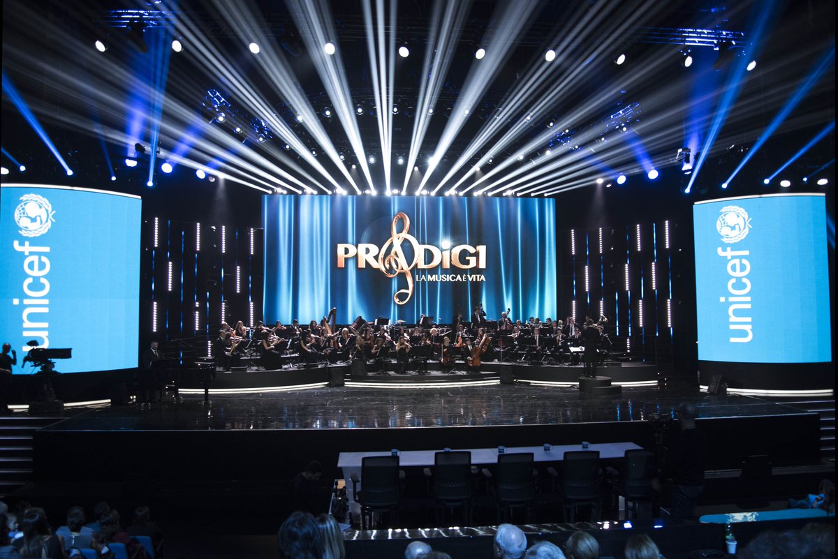 EndemolShineIT's tweet image. È quasi tutto pronto per stasera!!! Ci vediamo alle 21.25 su @RaiUno con #Prodigi