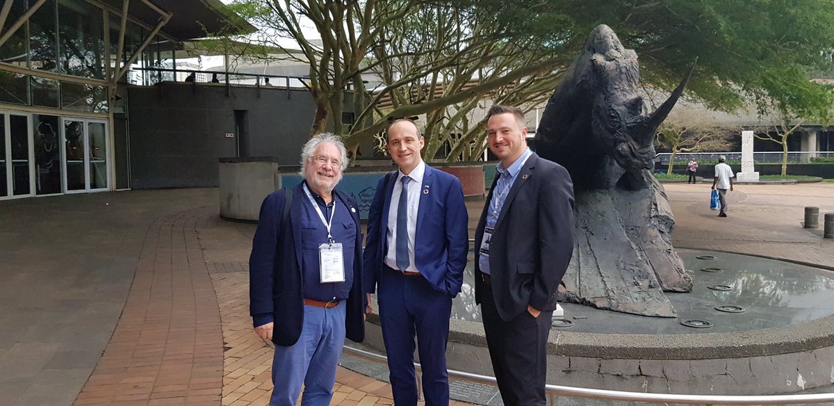 vvsg's tweet photo. De VVSG delegatie @RutgerDeReu en @wimdries ontmoet Vlamingen met een hart voor lokale besturen tijdens het driejaarlijks #UCLGCongress @DanielTermont @EricCorijn die na de #GPMSummit2019 ook deelnamen aan de mondiale ontmoeting van steden en gemeenten https://t.co/JSpQMV2Z2m