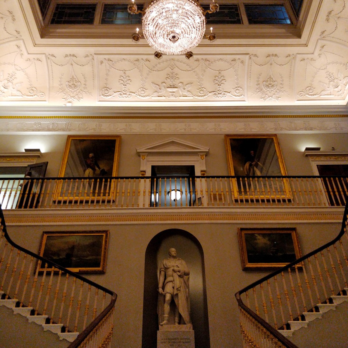 theeventscom's tweet photo. Our marketing guru Robin attended another fantastic @MIAuk event this week, hosted at the remarkable @116PallMall - thanks for another brilliant night of networking! #ConnectAgentDinner https://t.co/1vgQ55XJrD