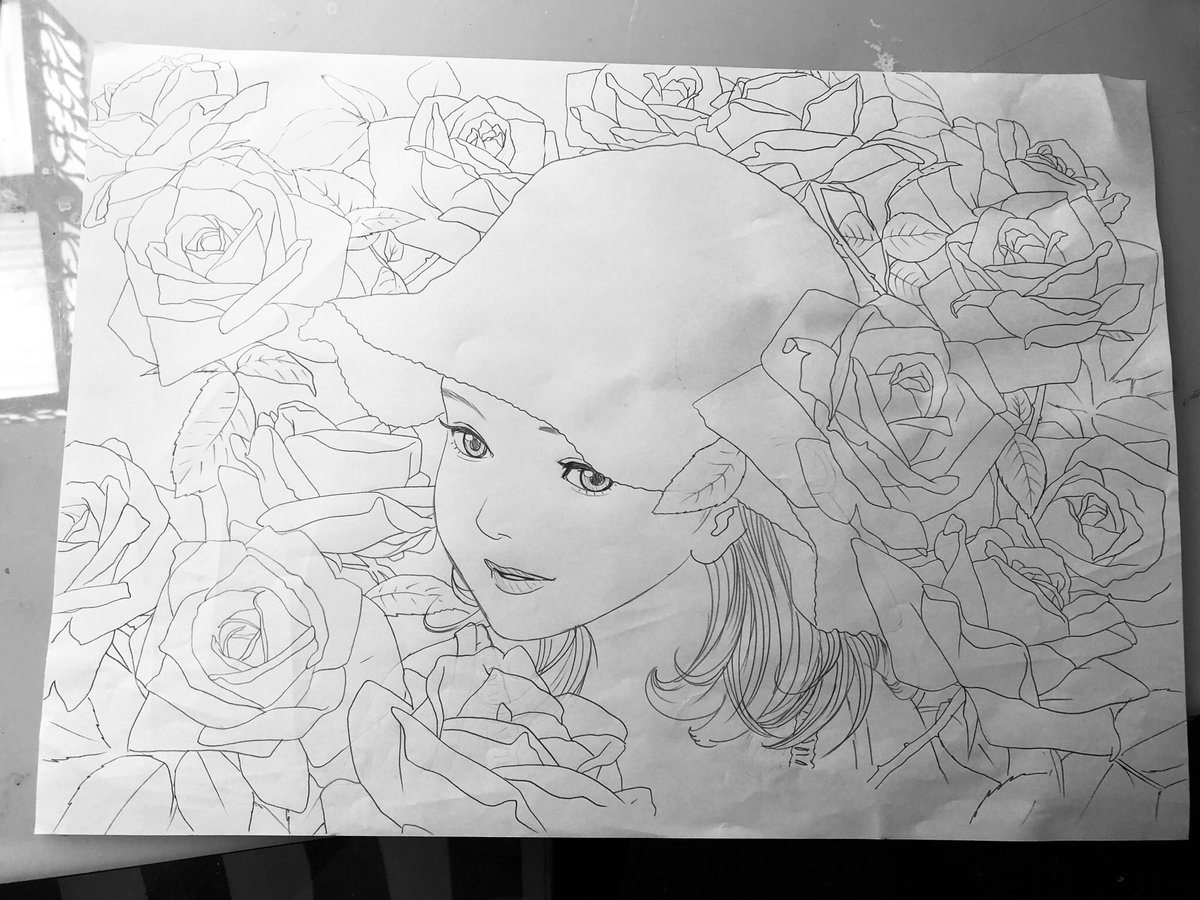 大阪の個展でレースやバラをあしらったフェミニンな絵が評判良かったのでそういうモチーフで絵を描いている。私の欠点は早く色を塗りたいがために下絵を充分に吟味せず進めてしまうとこにある。デッサンのの狂いに気付いてもアナログの場合やり直しがきかないため厄介である。