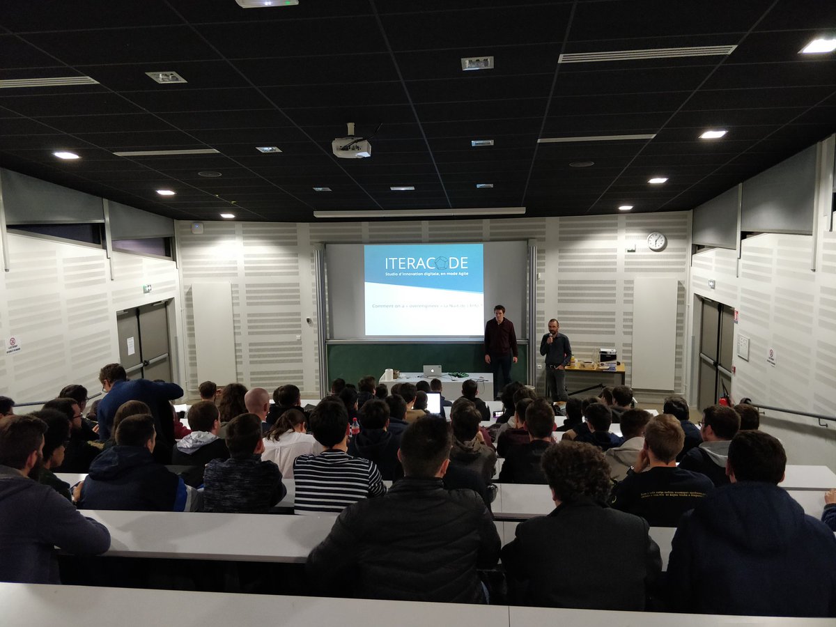 iteracode's tweet photo. C'est parti pour parler code, tech, cloud et fun  avec les étudiants informatiques de @IUTAMIENS par @FourdrignierC https://t.co/I3iT3yhs43