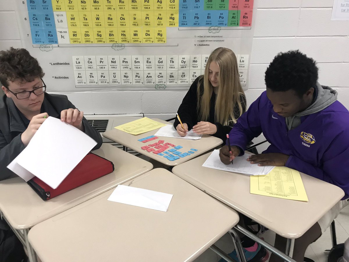 CMoskau_LPTeach's tweet photo. Writing #chemical formulas in #Physical #Science class 
#doylehighschool
#DTGreats #LP https://t.co/m3zSTVqt15