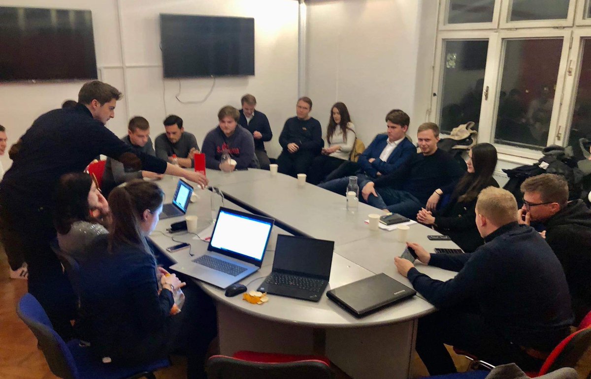 Mladiforum's tweet photo. Širše vodstvo Mladega foruma skupaj z vodji lokalnih klubov opravlja delo nemoteno naprej. Imenovana sta vršilca dolžnosti Luka Goršek in Daša Windischer kot sopredsedujoča Mladem forumu, ponovljeni pa bodo  postopki za kongres. S polno energijo #naprej https://t.co/6sIU84BqA6