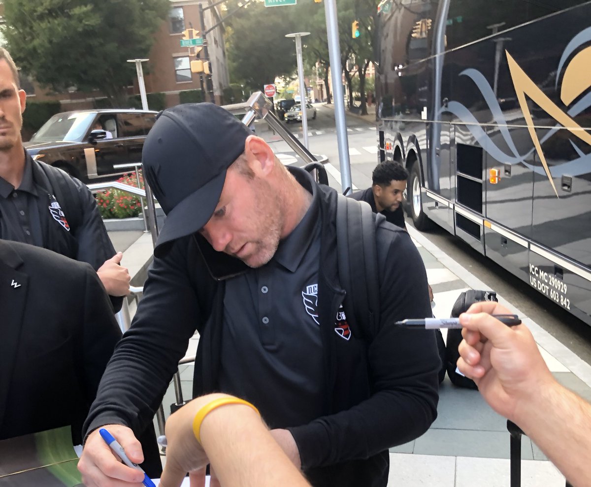 RealSignas's tweet image. Last autograph from Wayne Rooney, no more MLS for the English legend