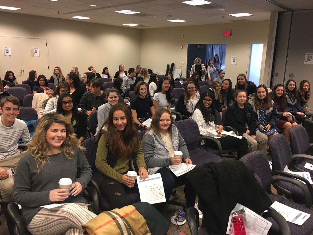 sbhs_edrising's tweet photo. Members are up bright and early to be ready for the Educators Rising Conference! #lcpsedrising19 @lcpsjobs @iRecruitChamps https://t.co/hBBQRXtU8U