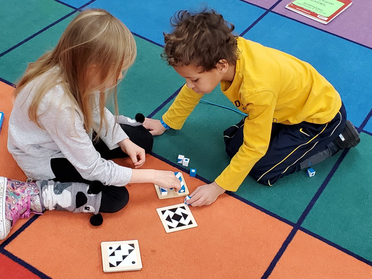 MrsJowkar's tweet image. #Qbitz fun for all ages. So much focus and patience as they challenge their minds! #VisualDexterity #SpatialReasoning #GLCSExCEL #GLCSKellogg #GLCSRichland @MindWareToys