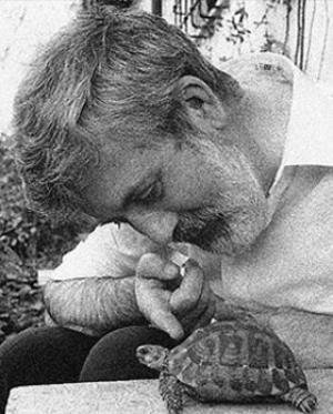 Was du nicht kennst, das, meinst du, soll nicht gelten?
Du meinst, daß Phantasie nicht wirklich sei?
Aus ihr allein erwachsen künft'ge Welten:
In dem, was wir erschaffen, sind wir frei.

Michael Ende (* 12. November 1929 - † 28. August 1995) 