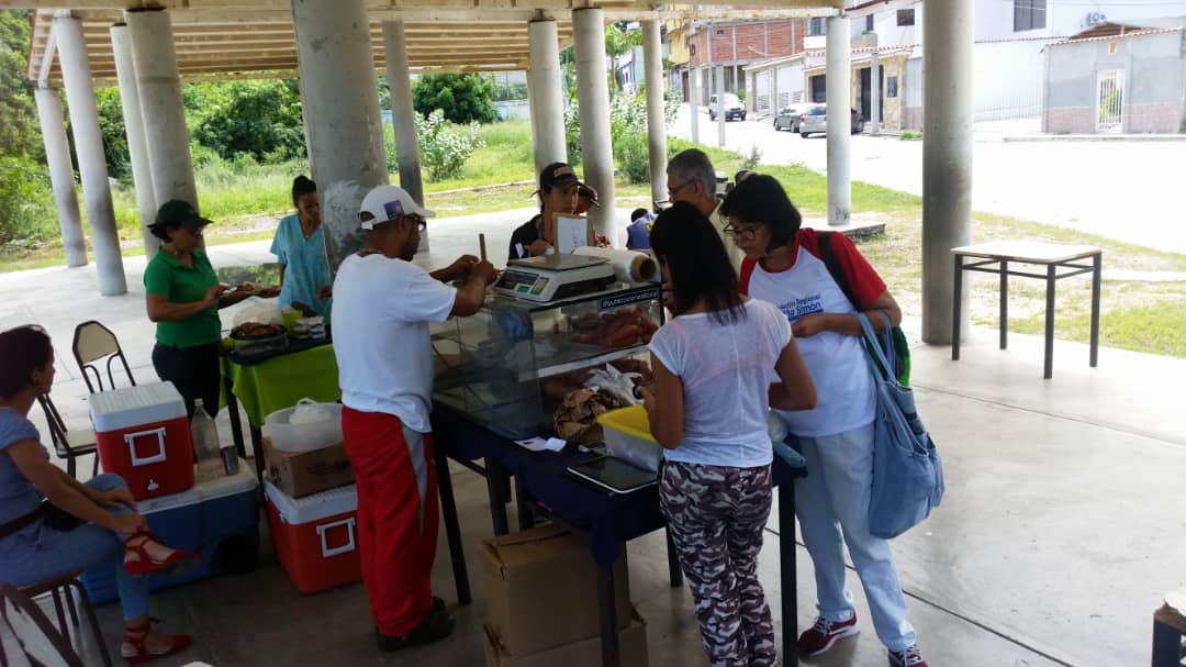 vargassunacoop's tweet photo. La Superintendencia Nacional de Cooperativas del Edo. La Guaira,realizó el día de hoy #13Nov la 4ta FERIA DEL MOVIMIENTO COOPERATIVO,desd el sector la Guzmania, ambito territorial de la Comuna Guaicamacuto, Parroquia Macuto
#EnCooperativaLogramosMas
#LealesSiempresTraidoresNunca https://t.co/PunzcI3hYo