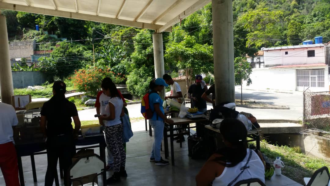 vargassunacoop's tweet photo. La Superintendencia Nacional de Cooperativas del Edo. La Guaira,realizó el día de hoy #13Nov la 4ta FERIA DEL MOVIMIENTO COOPERATIVO,desd el sector la Guzmania, ambito territorial de la Comuna Guaicamacuto, Parroquia Macuto
#EnCooperativaLogramosMas
#LealesSiempresTraidoresNunca https://t.co/PunzcI3hYo