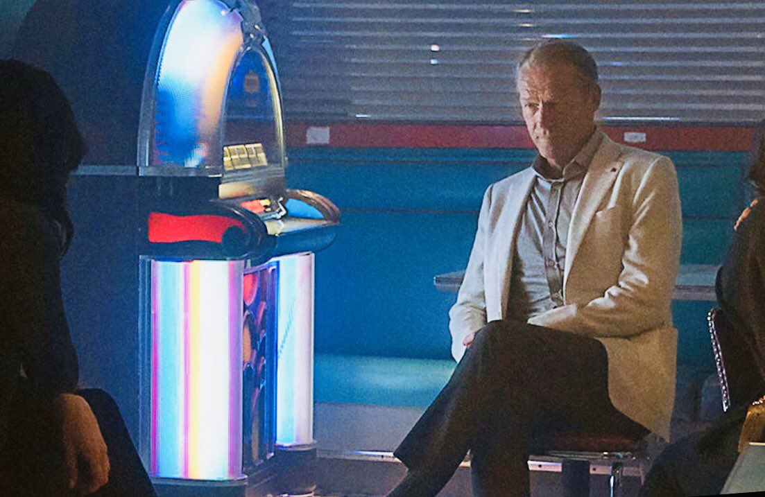 Iain Glen as Bruce Wayne, with Titans in a diner, looks like he is giving a Superhero Master Class. #jorahmormont #dctitans #gameoftgrones