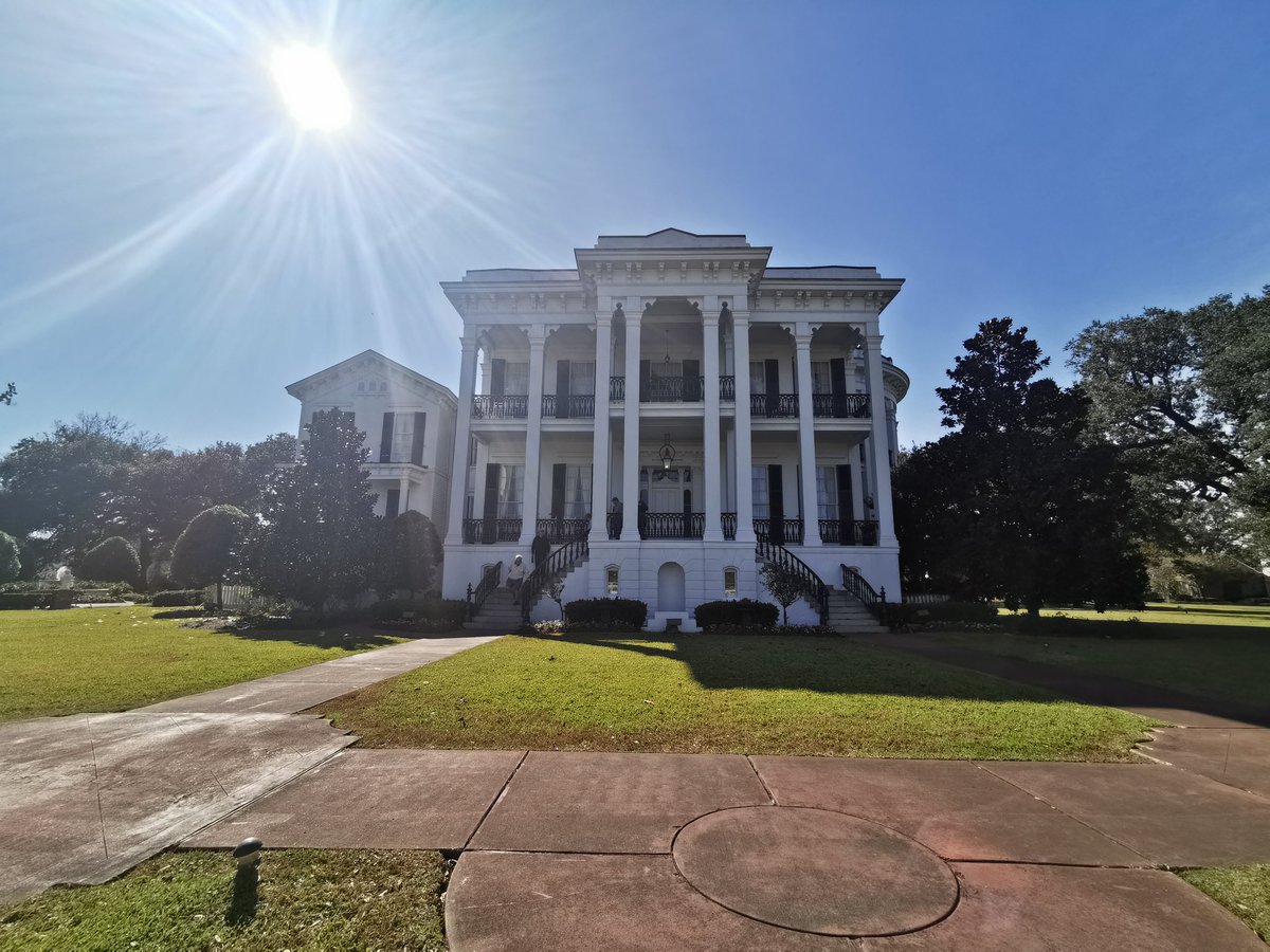 Yesterday I visited Nottoway Plantation in Louisiana, and I have no words for the horror show of antebellum plantation romance I found there. (photo thread) 