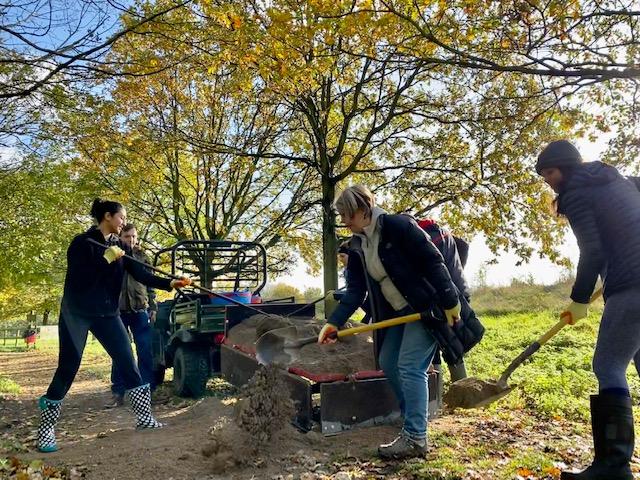 J_R_EY's tweet photo. Volunteers from #HSBC in London volunteered a day at Mudchute Park &amp; Farm, helping to repair and clear pathways to keep them accessible and safe for visitors. Do you have any volunteering planned with your team?
 
#LifeAtHSBC #HSBCinthecommunity #Sustainability https://t.co/QnjSyAMgVW