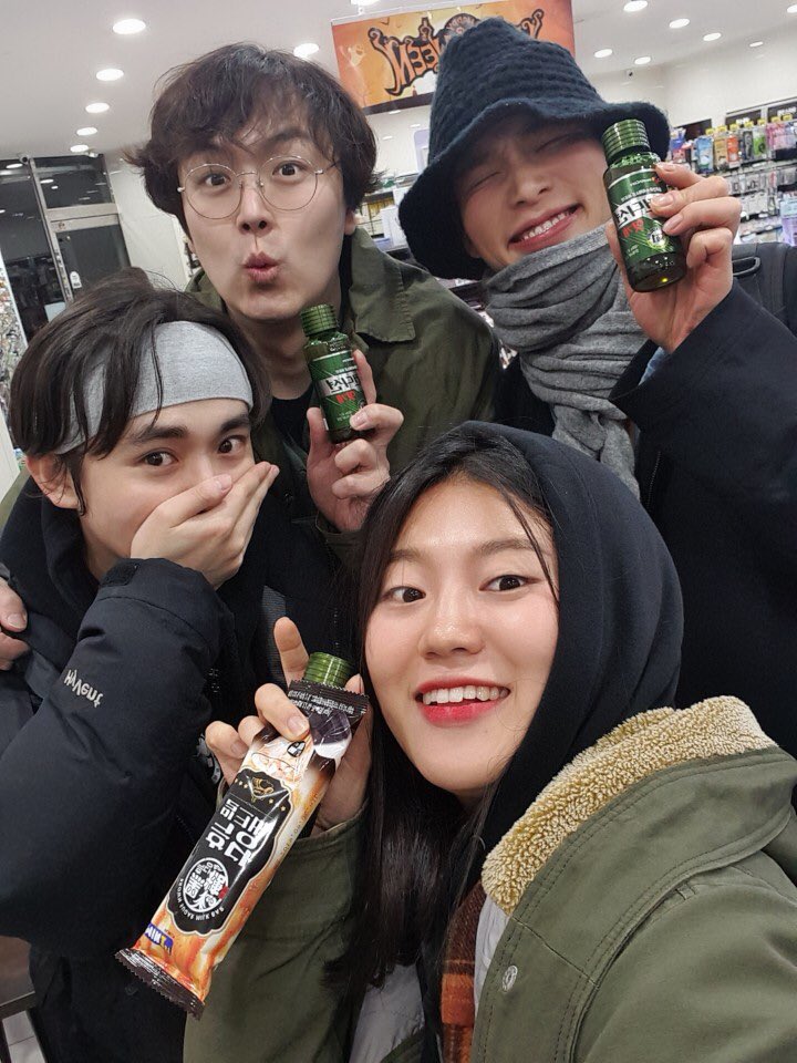dolkorea's tweet photo. 공연 마치고. https://t.co/EjM758oINp