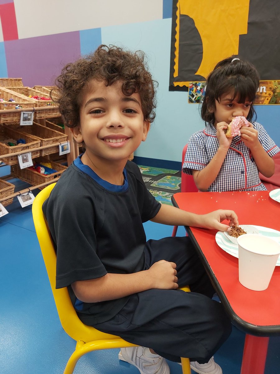 MandyHerron_GFS's tweet photo. Today I had the loveliest time celebrating the wonderful reading our Year 1 children do at home. I enjoyed a tea party to celebrate their efforts and hard work. @GEMSFounders #GFSsucceed https://t.co/rP4WaGG7iE