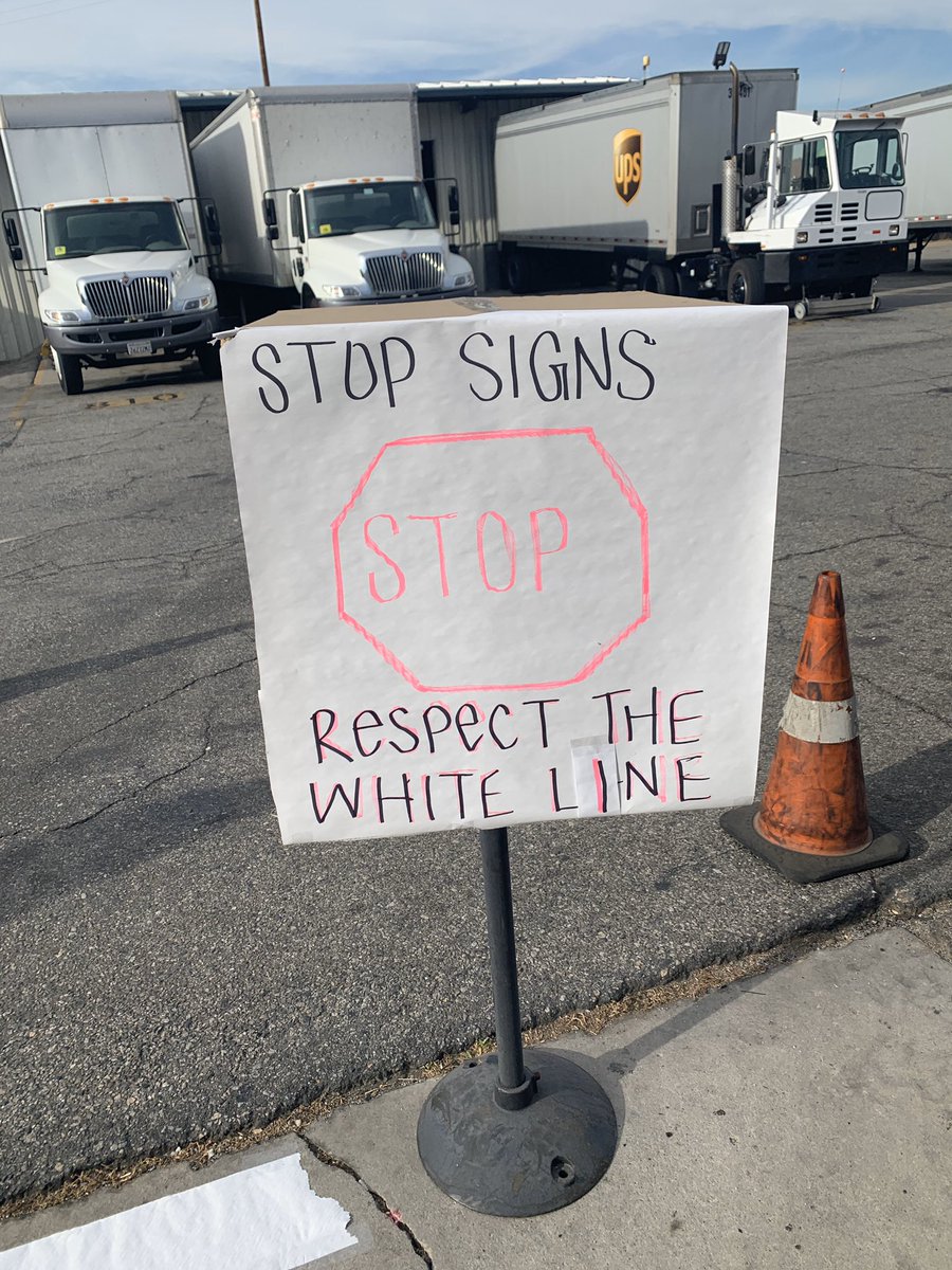 StudioUps's tweet image. Guard Gate Activity- Intersection awareness. Using the proper methods at intersections saves lives! @UPS_SF_safety @KellyDeblaere