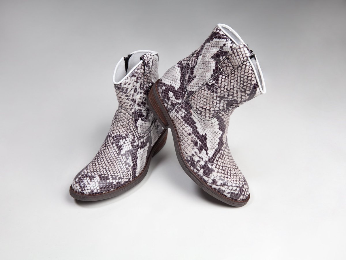 Check out all of our new season arrivals from Step2wo, Gucci, Burberry and more! Including these MUST have Step2wo ‘West Snake’ boots, also available in pink!