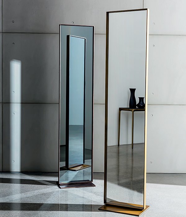 Chattels1's tweet image. Visuale is a stylish two-sided free-standing mirror with a metal base and lacquered aluminium frame in mocha or burnished brass finish. The central mirror is available in different shades. 

#visuale #mirror #sovet #sovetitalia #homedecor