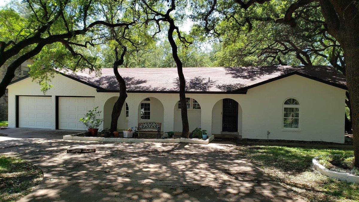 Our #PaintingContractors use only the best products including #SherwinWilliamsPaint. Check out one of our recent projects &amp; how we transformed the look and feel of this home.

Find the before images for this house here: bit.ly/2pY4SNk #PaintedHouse