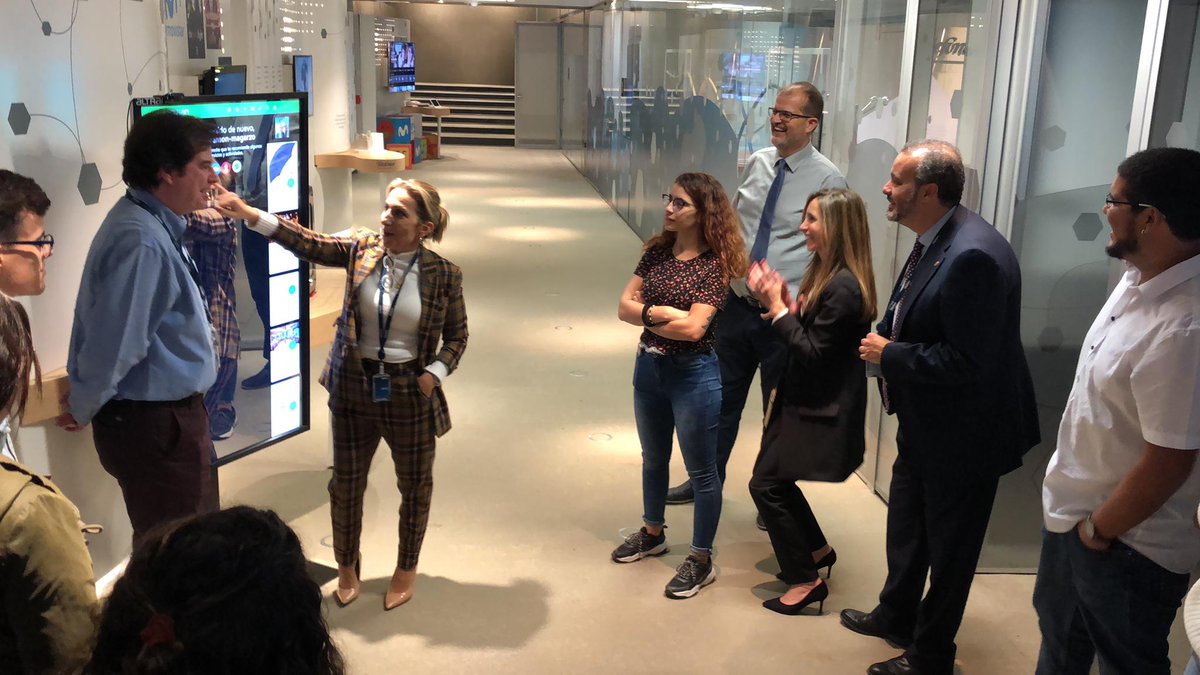 CatedraTEFULPGC's tweet photo. En nuestro viaje a Madrid para asistir a la Jornada Anual de la Red de Cátedras Telefónica #SentandoCathedra, también tuvimos la oportunidad de visitar el Centro de Demostraciones de @Telefonica https://t.co/snIBTgJ924