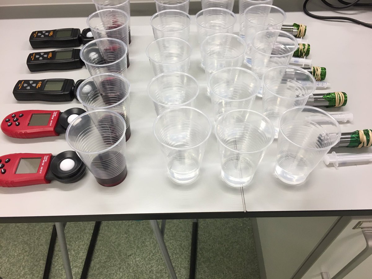 DrJohnODonoghue's tweet image. No rest for the wicked! After a hugely satisfying morning with #TCDChemtalks, I’m now running a @RoySocChem workshop this evening with @kookychemist in @SchoolofEdUCD for #ScienceWeek showcasing lots of resources from the fantastic new RSC Education website #ChemEd #Edchatie