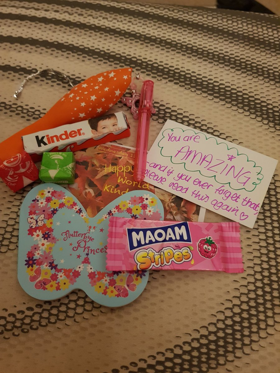Found a lovely little bag of kindness on my car today @TeamNUH Thank you to the kindness fairies 🥰 #WorldKindnessDay #RandomActOfKindness #passiton
