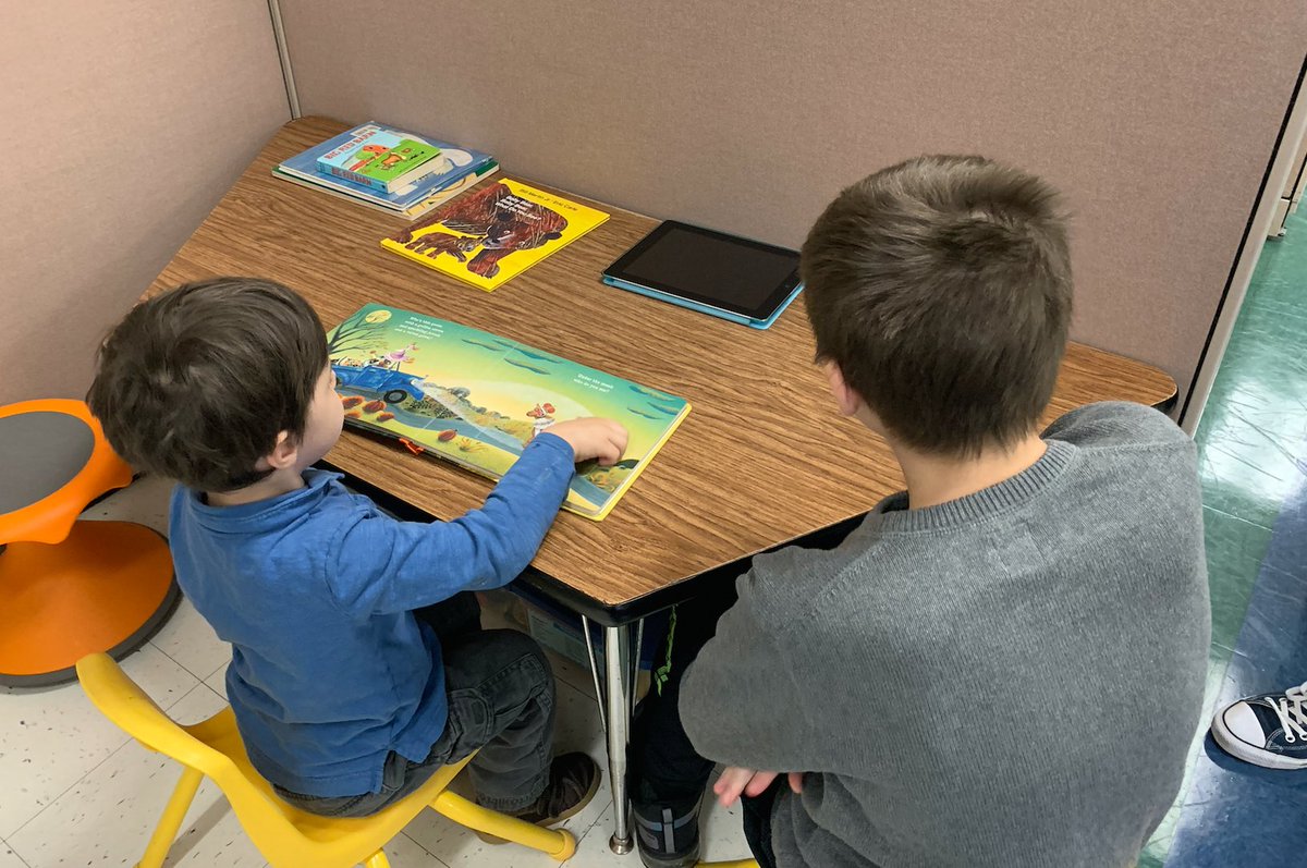 HollisPrimary's tweet image. Thank you to Mrs. Miller&apos;s class for coming to read to our preschoolers!  #multiagelearning #readingbuddies #fun