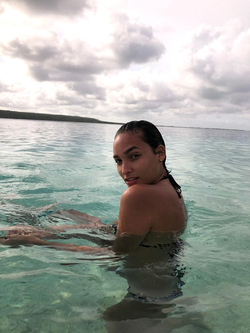 Leteera_6's tweet photo. El mar y sus contrastes, ella y sus matices🍃🌅💦🎶

#BravePrincess #MyNovember2019 https://t.co/sJKh8UqnDU