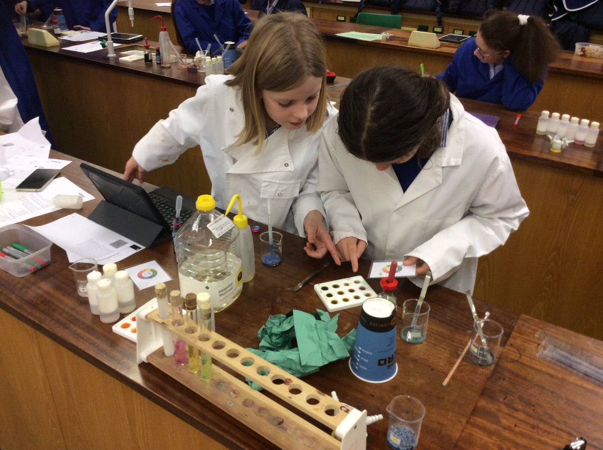Tormead_Beacon's tweet photo. Today’s challenge invited Y7-Y9 girls to the chemistry labs to answer the question: How good is your shampoo? Lots of ingeuinty on show as girls created their own experiments to test viscosity and degreasing. https://t.co/Q0yA2EY4oh