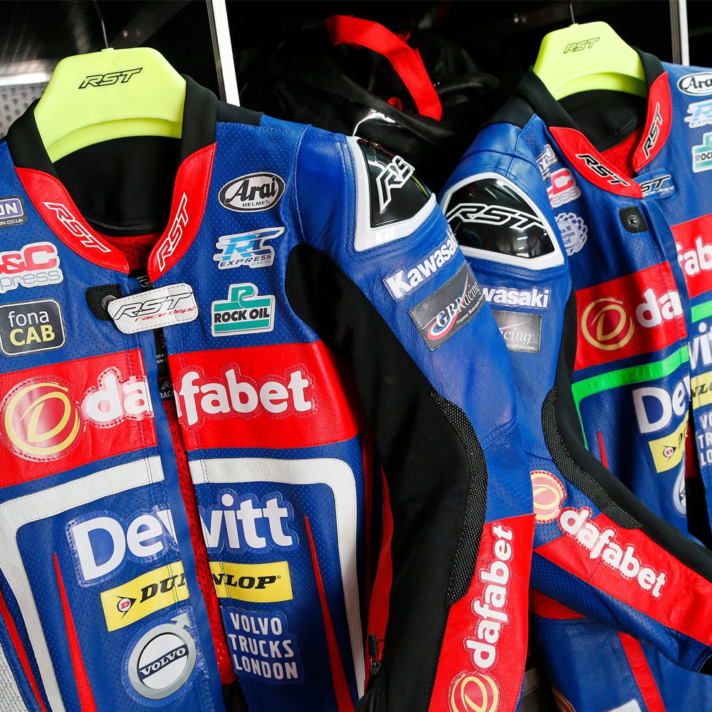 rstmoto's tweet photo. HANGING AROUND ahead of tomorrow's practice. These behind the scenes pics from @diego_mola_ph show some of the V4 race suits you'll see in action at @MacauGPbikes.
@Lee_johnston13 @DomHerbertson @PaulJordan61 @tweethutchy @DaveyTodd742
#WeAreRST #RSTV4 #MacauGP #SuitsYouSir https://t.co/2Ah7okSRCH