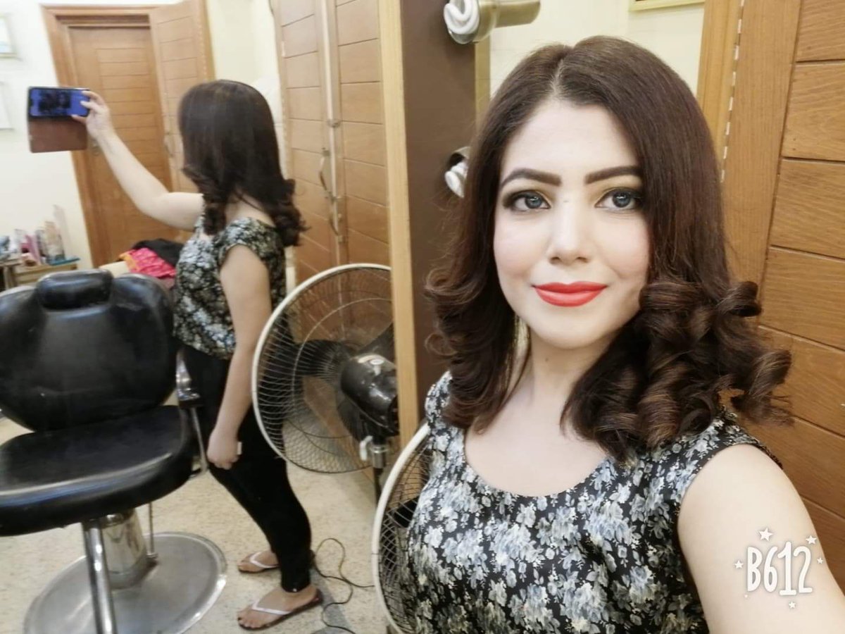 MediaSpringPk's tweet image. Hadeel Sahal Albalushi looking drop dead gorgeous .
Getting ready for recording.
#TvOnePK @HlHadeel
