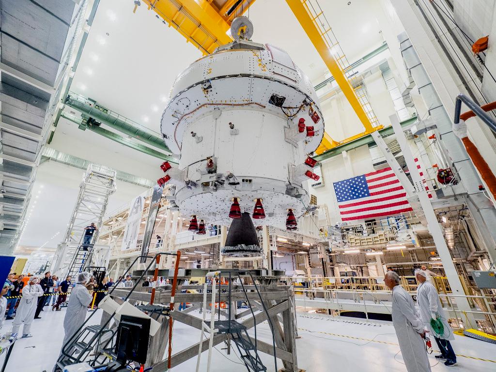 Progress toward the launch of #Artemis I — our @NASA_Orion 🛰️ has completed final assembly and systems testing. The @NASA_SLS 🚀 core stage is nearing completion, as technicians attach the RS-25 engines to propulsion and avionics systems. About Artemis: https://go.nasa.gov/3702N3W